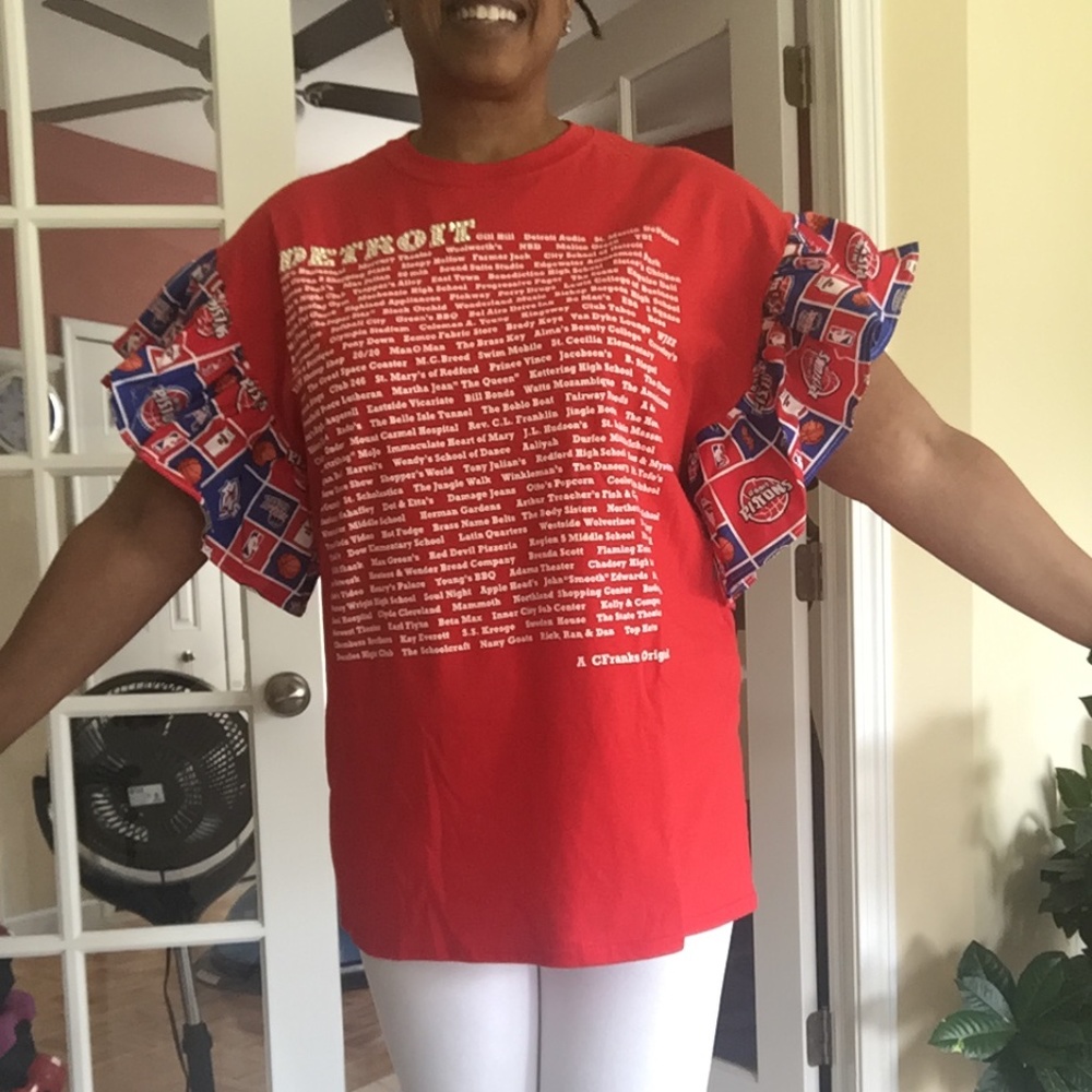 Detroit Pistons Embellished Flutter Sleeve Tee XL